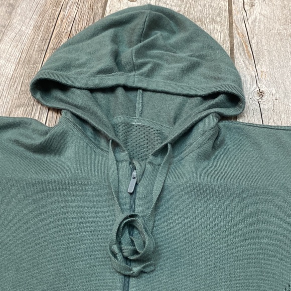 Lululemon Wake Up & Go Sweater
Graphite Green 6 *no tag see measurement - Picture 7 of 10